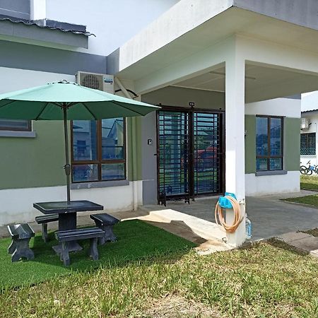 Aisya Homestay Bajet Karak Setia Extérieur photo