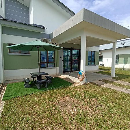 Aisya Homestay Bajet Karak Setia Extérieur photo