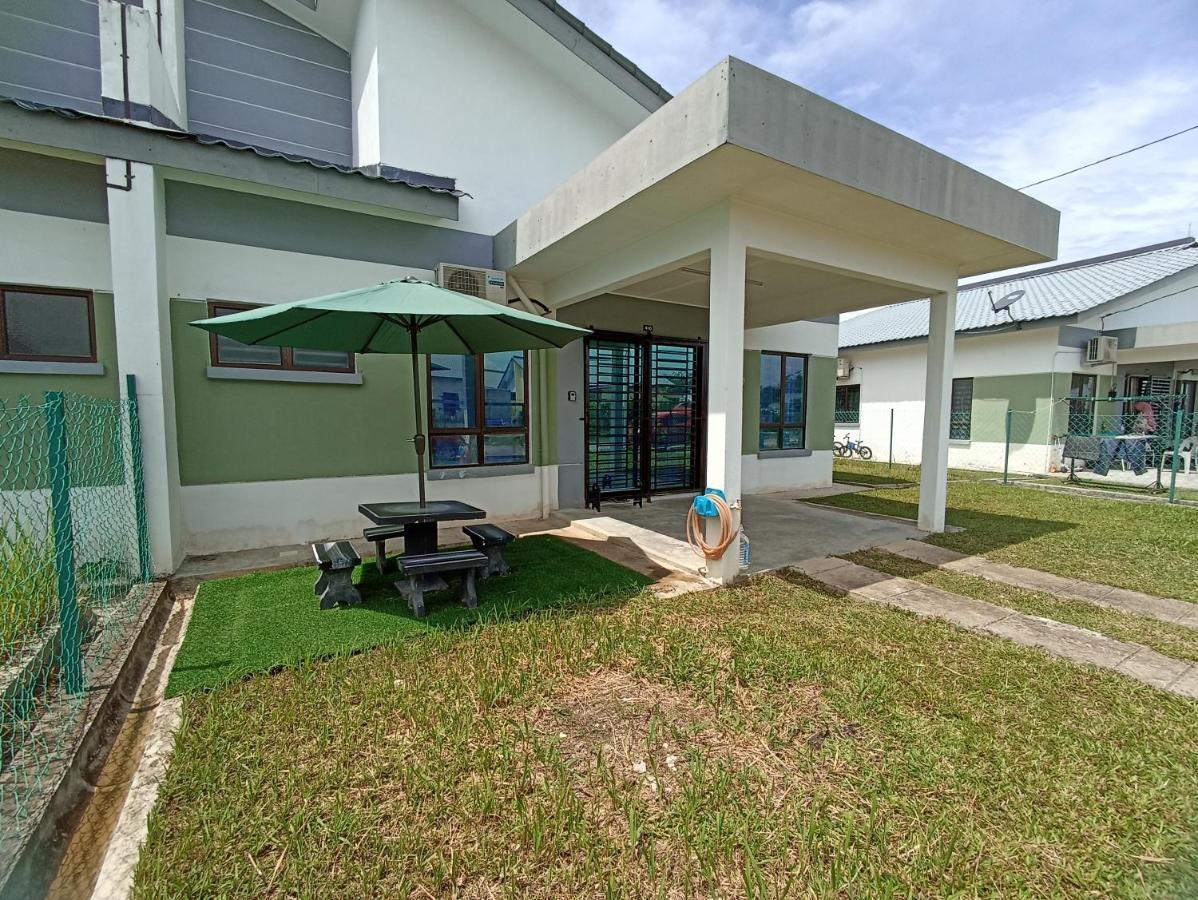 Aisya Homestay Bajet Karak Setia Extérieur photo
