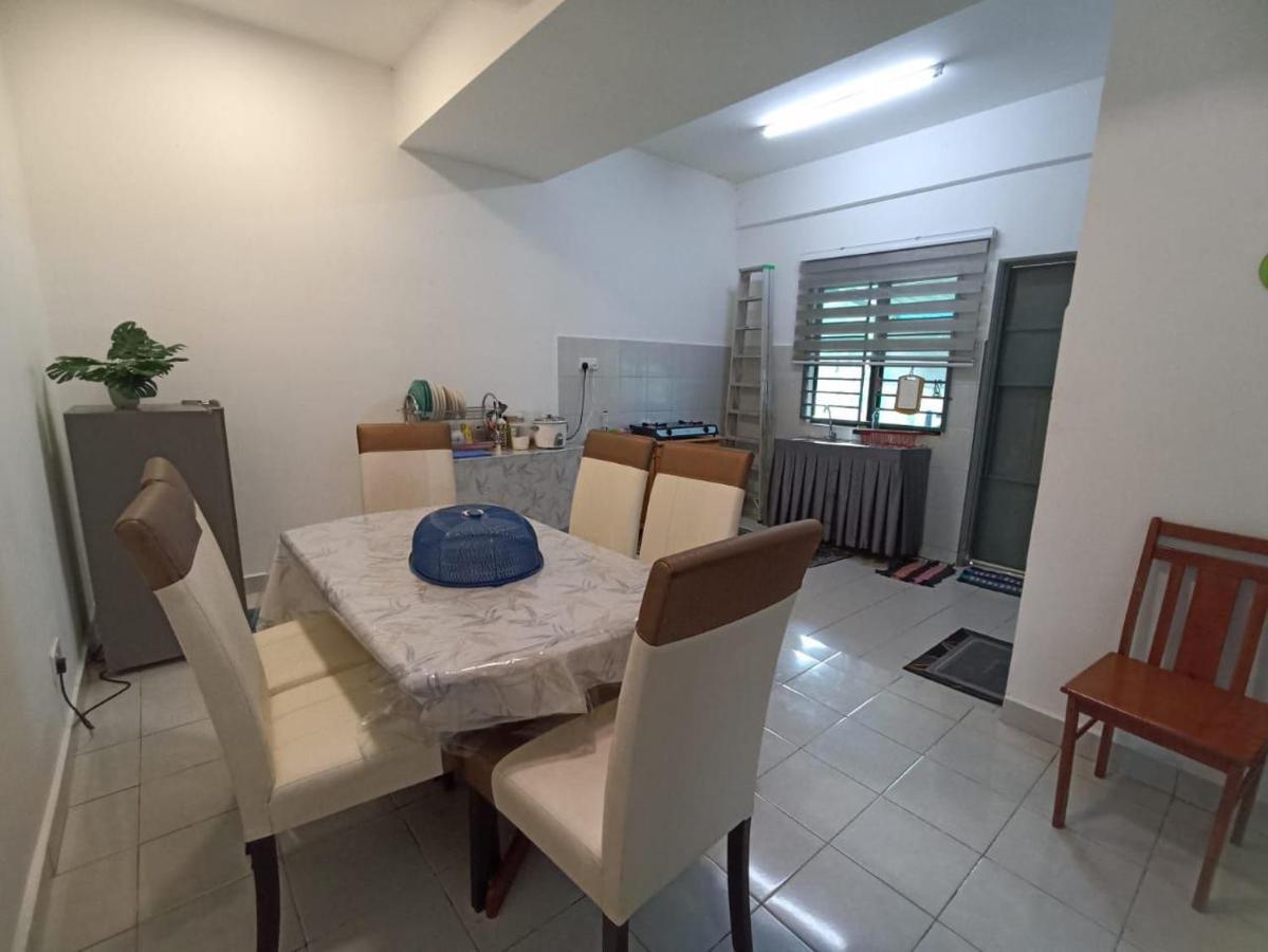 Aisya Homestay Bajet Karak Setia Extérieur photo